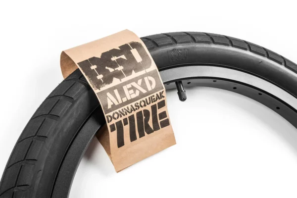 BSD DONNASQUEAK TIRE