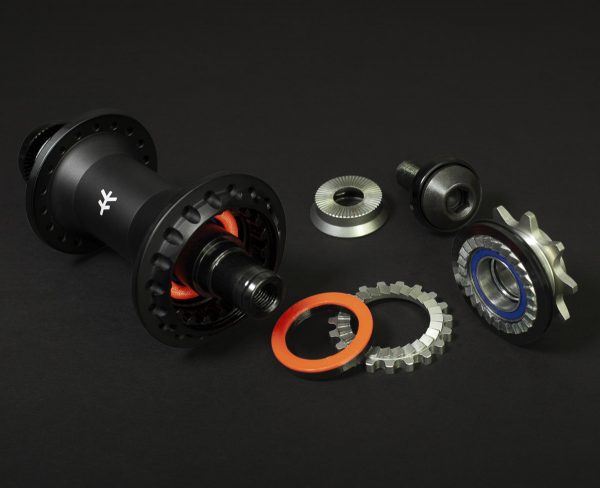 FLYBIKES MAGNETO REAR HUB Male CrMo RHD BLACK