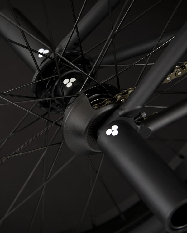FlyBikes OMEGA 21" FLAT BLACK w/brakes