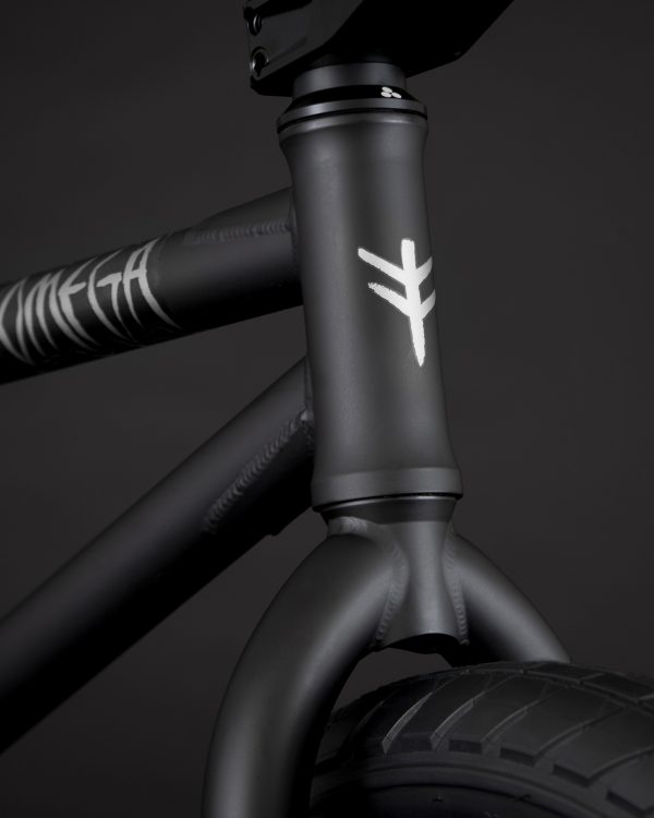 FlyBikes OMEGA 21" FLAT BLACK w/brakes