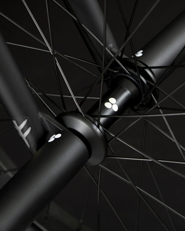 FlyBikes OMEGA 21" FLAT BLACK w/brakes